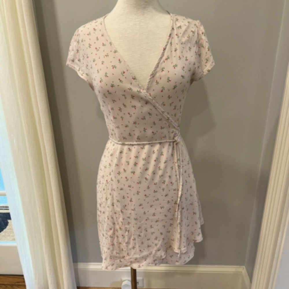 🩰🎀 Brandy Melville Pink Floral Robbie Wrap Dress